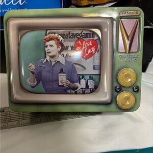 I Love Lucy Collectible Tin TV Display Green Vandor "Vitameatavegamin" Lunchbox‎